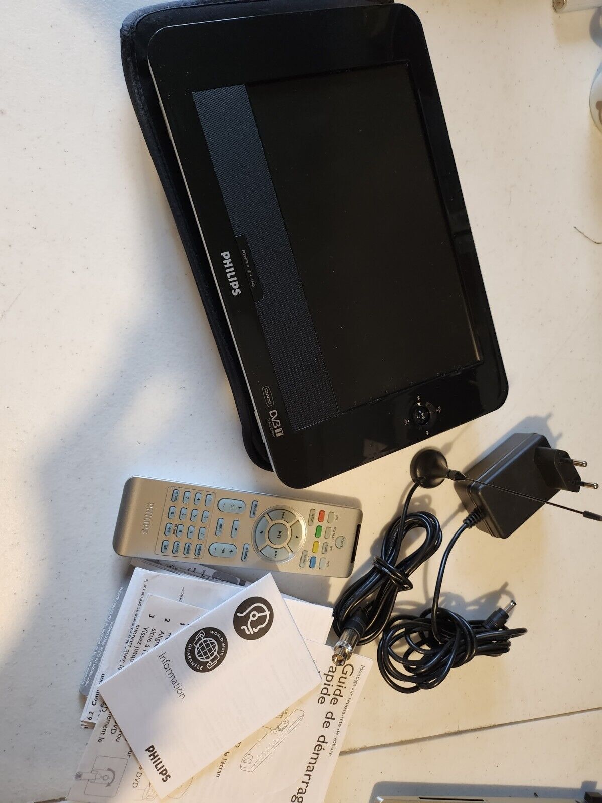 philips Portable DVD Player pet835/00 with remote Avec Télécommande 