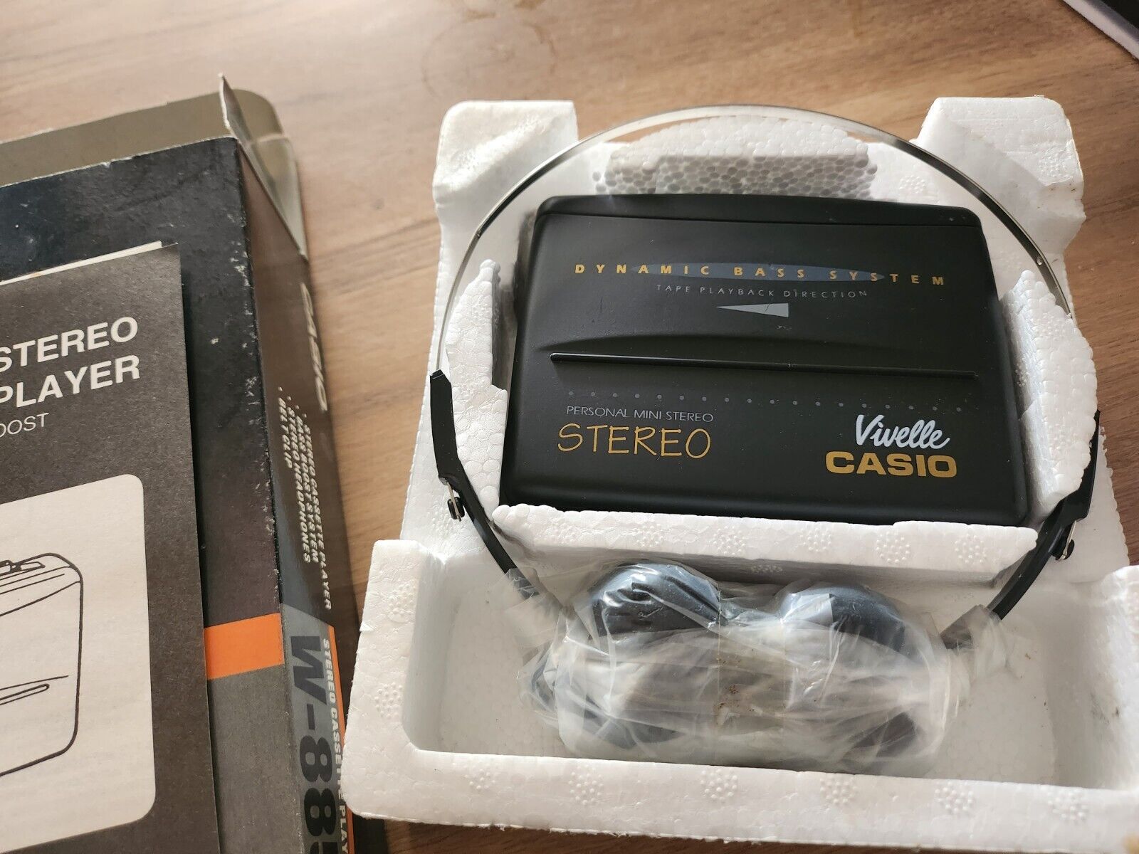 Walkman Casio W-885 Casette Player  / neuf  . new 